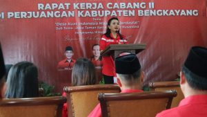 Buka Rakercab PDI P Bengkayang, Karolin Gaungkan 5 Mantap Partai