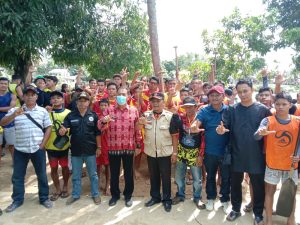 Sekda Landak Buka Lomba Perahu Dragon Boat di Pesayangan