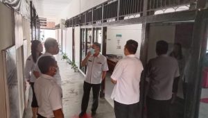 Sekda Landak Monitoring Pelayanan di DPMPTSPTK dan DUKCAPIL Landak