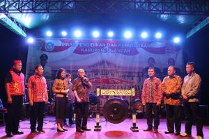 Meriahkan HUT ke 23, Pemkab Landak Gelar Festival Jonggan