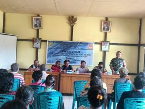 Babinsa Sebarra Kawal Pembagian BLT-DD