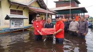 Bupati Kapuas Hulu Tinjau Lokasi Banjir di Nanga Kenepai
