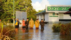 Bupati Kapuas Hulu Tinjau Lokasi Banjir di Pesisir Sungai Kapuas