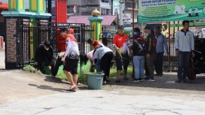 FKUB Bersama Pemuda Lintas Agama di Ngabang Gelar Baksos Rumah Ibadah