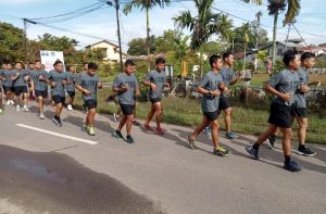 Jaga kebugaran tubuh, Anggota Kodim Putussibau Adakan Olahraga Bersama