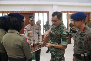 Dansat Brimob dan Kapolres Kubu Raya Datangi Makodam XII/Tpr