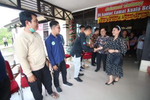 Karolin dan Pj Bupati Landak Hadiri Natal di Kuala Behe