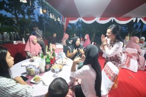Masyarakat Kabupaten Landak Antusias Hadir di Open House Karolin