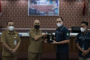 Samuel Hadiri Penyerahan PLP-2 dan KKM IKIP-PGRI Pontianak