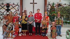Sis Bersama Istri Hadiri Natal Bersama di Mata Lunai