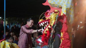 Bupati Kapuas Hulu Rayakan Imlek 2574 di Semitau