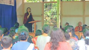 Di Mamek, Karolin Ajak Masyarakat Gotong Royong Bangun Gereja