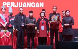 Puncak HUT PDI Perjuangan ke – 50, Karolin : Tugas Politik Kader Adalah Turun ke Rakyat dan Berjuang Bersama Rakyat