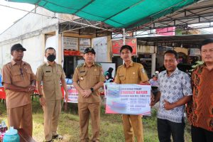 Samuel Serahkan 4 Perahu di Desa Hilir Tengah