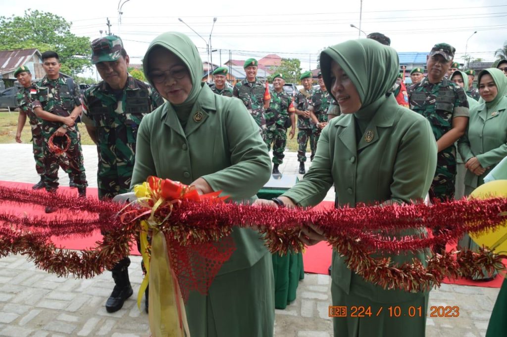 Ketua Persit Rem 121 PD Xll/Tpr Resmikan Kantor Persit Kodim 1201/Mempawah