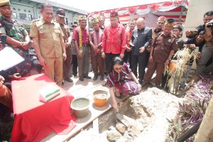 Karolin Hadiri Ritual Tapukng Tawar Ngelatak Batu Pakat Binua Pantu Seratus