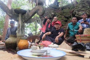 Vinsensius Hadiri Naki Panamukng Bukit Marang ke-100