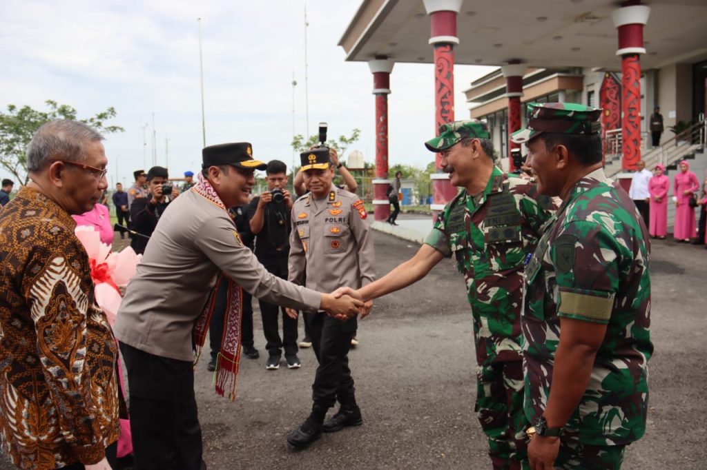 Pangdam XII/Tpr Sambut Kedatangan Kapolda Kalbar yang Baru