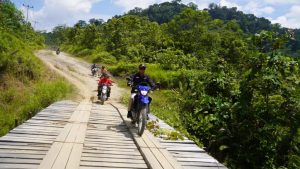 Sis Tinjau Ruas Jalan Kabupaten di Bunut Hulu