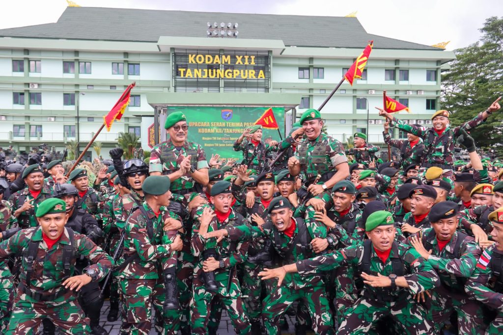Pangdam XII/Tpr Terima Penyerahan Pasukan dari Pejabat Lama