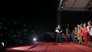 Karolin Hadiri Pemilihan Bujang dan Dara Gawai Dayak di Pontianak