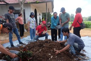 Pelatihan Pembuatan Pupuk di Bebehan, Ini Harapan Cornelis