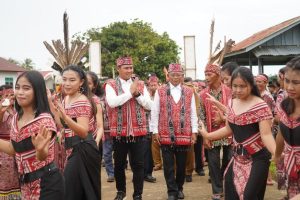Wahyudi Buka Makai Taon Desa Sungai Uluk
