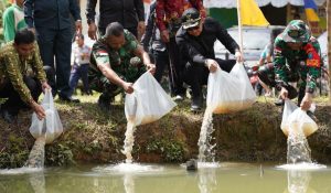 Sis Hadiri Penutupan TMMD 116 di Mentebah