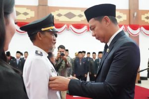 Sis Lantik 51 Pejabat Struktural Pemkab Kapuas Hulu