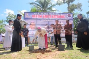 Vinsensius Hadiri Peletakan Batu Gereja Santa Katarina Paroki Santo Paulus