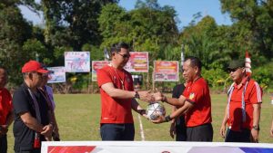 Bupati Kapuas Hulu Buka Pertandingan Sepak Bola Mendalam CUP