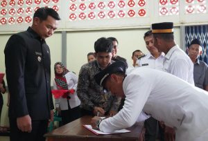 Bupati Kapuas Hulu Lantik Kades Nanga Seberuang