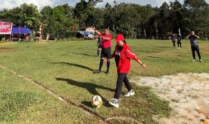 Karolin Buka Turnamen Bola Tunang Cup