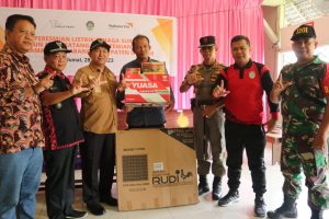 Pj Bupati Landak Resmikan Listrik Tenaga Surya di Mengkatang