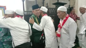 Samuel Sambut Kedatangan Jemaah Haji Asal Landak