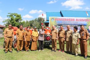 Serahkan Alsintan, Samuel Ajak Petani Tingkatkan Produktivitas