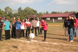 Buka Tournament ANKAR Cup, Karolin Tegaskan Landak Harus Punya Sekolah Sepak Bola