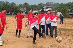 Buka Turnamen Air Besar, Karolin Ingatkan Pentingnya Berolahraga