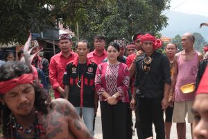Karolin Dukung Tapak Sambilan Borneo Melestarikan Budaya Dayak