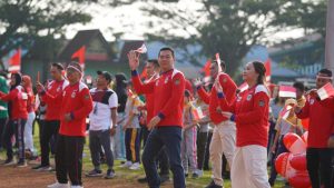 Semarak Kemerdekaan, Bupati Kapuas Hulu Ikuti Jalan Sehat dan Senam Masal