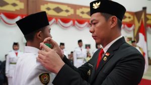 Sis Kukuhkan 36 Anggota Paskibraka Kapuas Hulu Tahun 2023