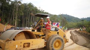 Sis Resmikan Penanganan Long Segment Ruas Jalan Simpang – Nanga Silat
