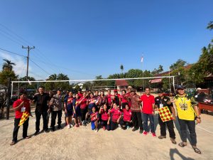 Buka Open Tournament Bola Voli Desa Sekilap, Karolin : Ganjar Capres Yang Peduli Olahraga