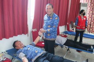 Sekda Landak Buka Kegiatan Aksi Donor Darah HUT PMI ke-78