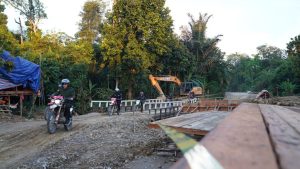 Sis Tinjau Pembangunan Jalan Sayut – Nanga Saray