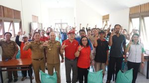 Karolin Dan Samuel Serahkan 7,85 Ton Bantuan Benih Padi