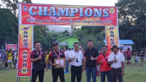 Bupati Kapuas Hulu Tutup Turnamen Sepak Bola Nanga Nuar Season IV