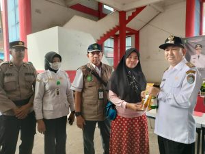 Pj Bupati Landak Buka Kegiatan Operasi Pasar Murah di Ngabang