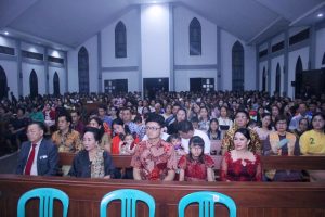 Cornelis Rayakan Misa Malam Natal di Amboyo Selatan