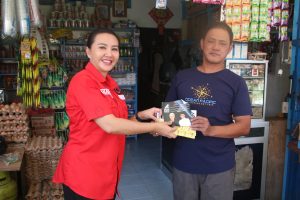 Karolin Door To Door ke Masyarakat Sosialisasikan KTP Sakti Ganjar-Mahfud